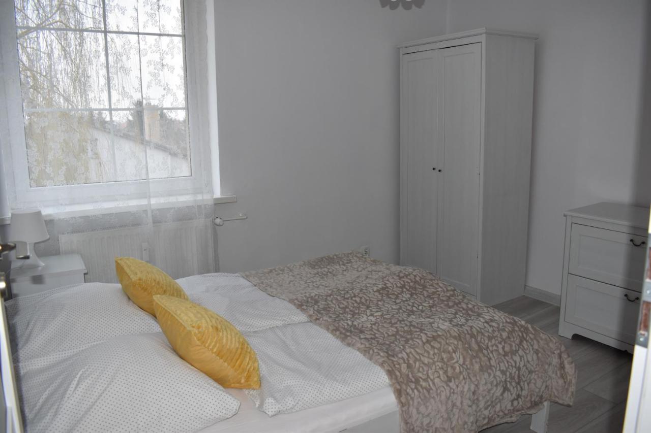 Hostel Przed Switem 고르주프비엘코폴스키 외부 사진