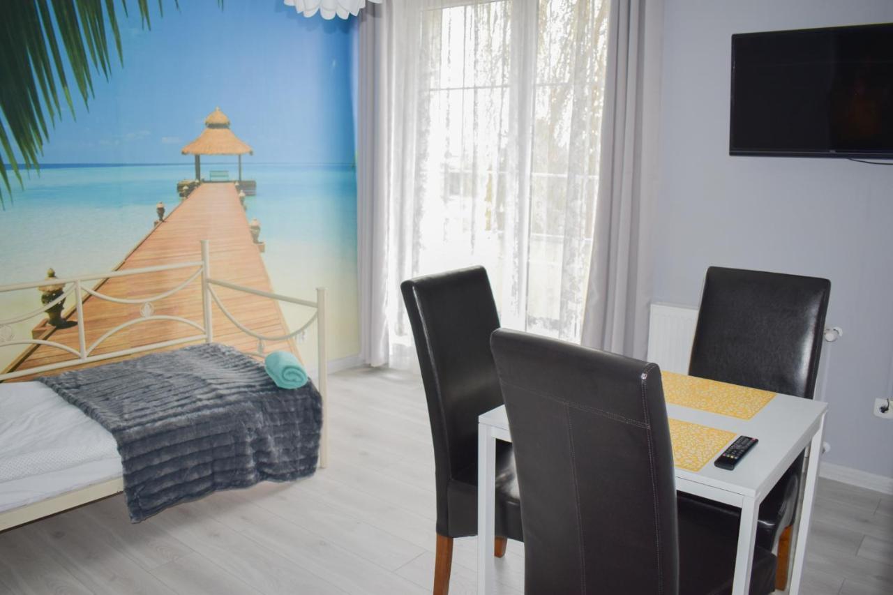 Hostel Przed Switem 고르주프비엘코폴스키 외부 사진